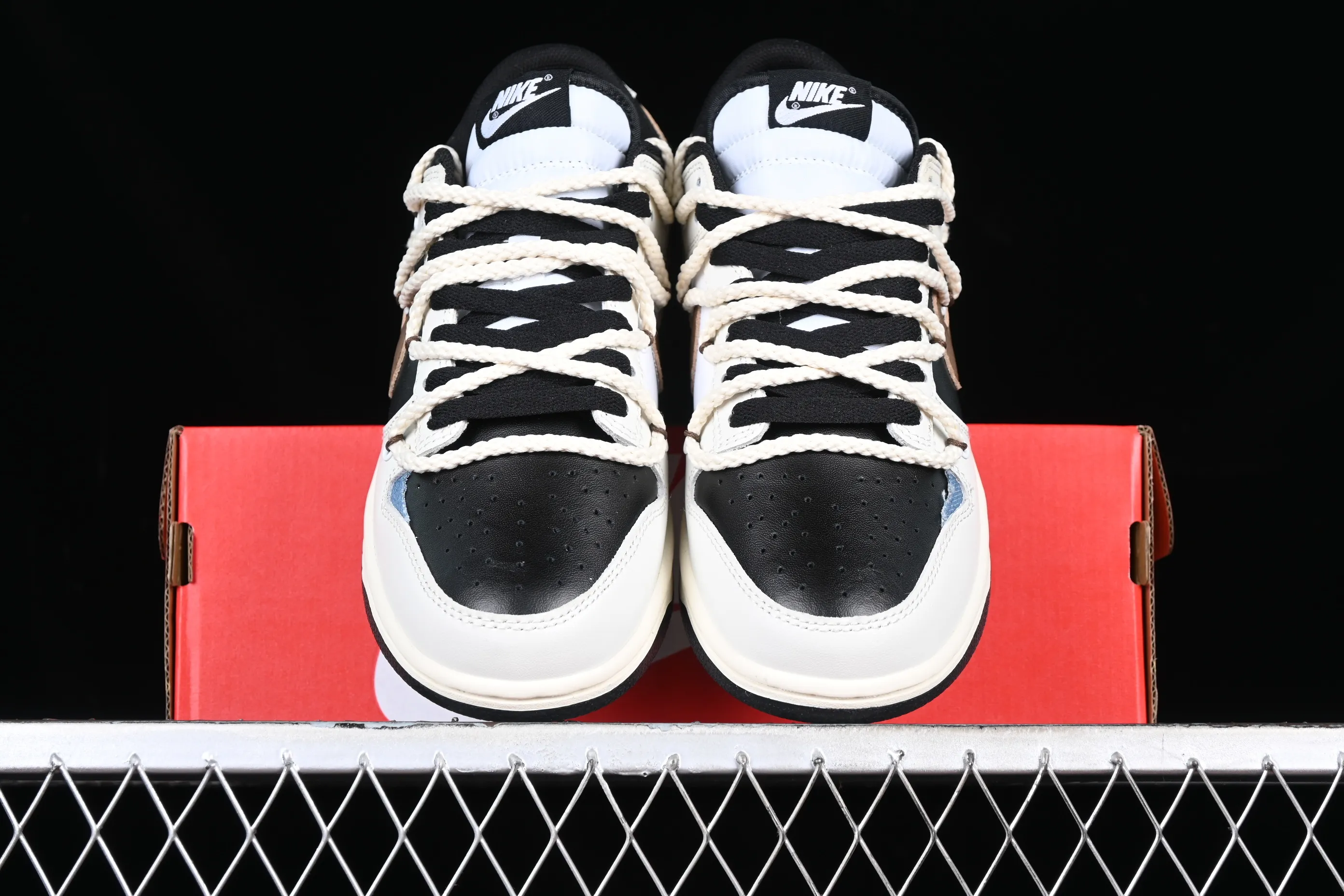 All Categories Nk SB Dunk Series Nk SB Dunk Low Low-top sneakers Nk Dunk Low College style Denim deconstruction Hand-stitched Customized SB strap low-top casual sneakers DD1391-100